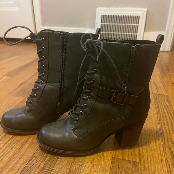 Women’s Gray Ankle Boots - size 10 - Picture 2 of 5